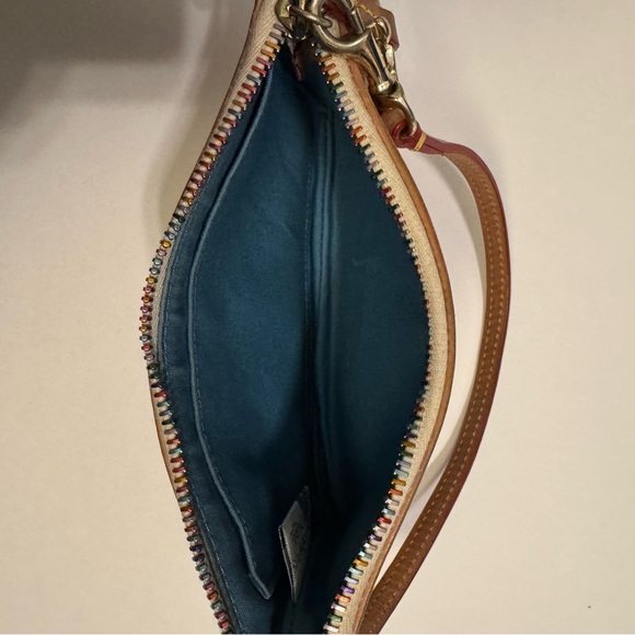 Vintage Disney Dooney & Bourke Wristlet - Parks Exclusive - 2011 - Picture 6 of 8